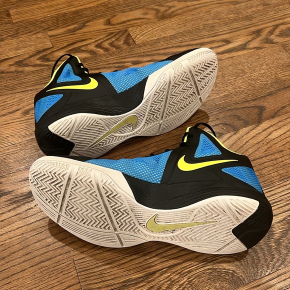 💕x2HP💕Nike Air zoom hyperfuse basketball shoe black blue and neon green - Picture 5 of 16